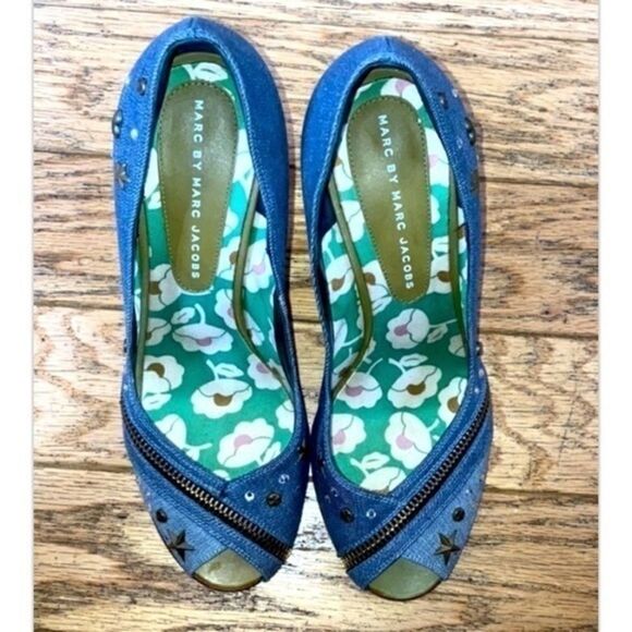 Vintage Marc Jacobs denim 4” heels w/ metal grommets - Picture 2 of 4